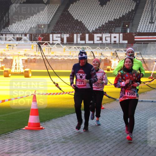 07.12.2025 - St. Pauli X-Mass-Run No. 15 Luisa Fischer http://msf.ph/oto/9376404 07.12.2025 09:57:48 Ziel 3300, 1377, 293, 1395, 497, 632, 1292, 1293, 1377, 1395, 2678, 2861, 3320, 4032 meine-sportfotos.de