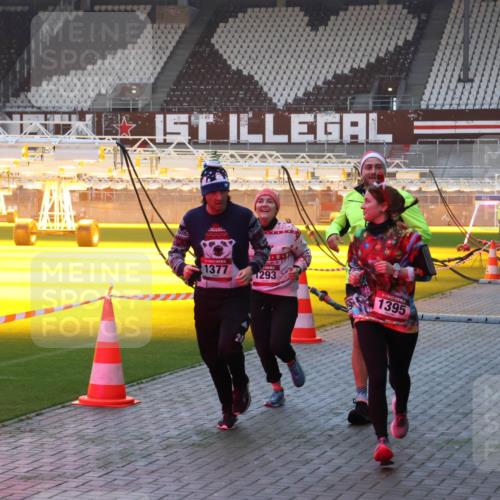 07.12.2025 - St. Pauli X-Mass-Run No. 15 Luisa Fischer http://msf.ph/oto/9376407 07.12.2025 09:57:49 Ziel 1377, 1293, 1395, 497, 632, 1292, 1293, 1377, 1395, 2678, 2861, 3320, 4032 meine-sportfotos.de
