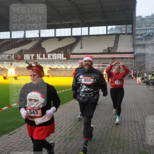 07.12.2025 - St. Pauli X-Mass-Run No. 15 Fabian Wolf http://msf.ph/oto/9376408 07.12.2025 10:05:26 Ziel 114, 543, 668, 950, 1121, 1316, 1374, 1481, 1661, 1761, 3186, 3386, 4036, 4556, 4558 meine-sportfotos.de