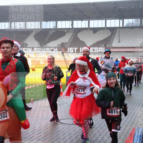 07.12.2025 - St. Pauli X-Mass-Run No. 15 Luisa Fischer http://msf.ph/oto/9376412 07.12.2025 11:08:25 Ziel 1382, 293, 1378, 4815, 112, 772, 77, 100, 271, 273, 286, 293, 315, 332, 377, 389, 397, 623, 629, 635, 653, 772, 774, 1078, 1107, 1123, 1129, 1170, 1226, 1230, 1235, 1249, 1342, 1355, 1378, 1381, 1382, 1383, 1439, 1441, 1460, 1509, 1520, 1525, 1559, 1560, 1596, 1809, 1810, 1812, 1824, 1866, 1910, 2693, 4798, 4815 meine-sportfotos.de