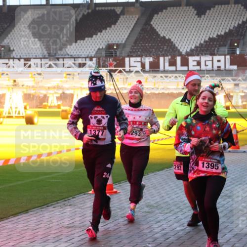 07.12.2025 - St. Pauli X-Mass-Run No. 15 Luisa Fischer http://msf.ph/oto/9376413 07.12.2025 09:57:50 Ziel 1377, 293, 24, 292, 1395, 632, 1292, 1293, 1377, 1395, 2678, 2861, 2984, 3320, 4032 meine-sportfotos.de