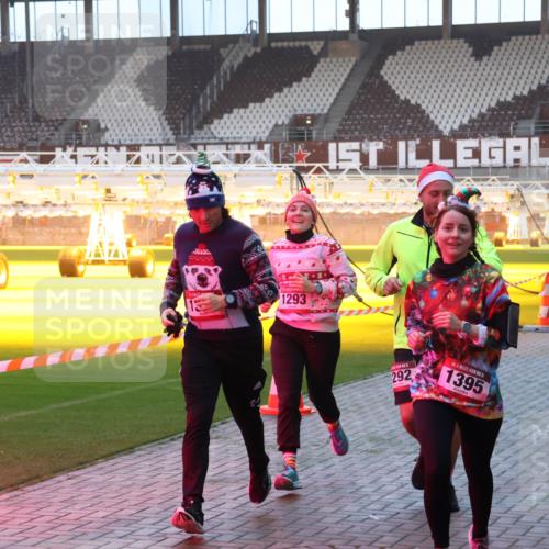 07.12.2025 - St. Pauli X-Mass-Run No. 15 Luisa Fischer http://msf.ph/oto/9376418 07.12.2025 09:57:50 Ziel 1293, 292, 1395, 632, 1292, 1293, 1377, 1395, 2678, 2861, 2984, 3320, 4032 meine-sportfotos.de