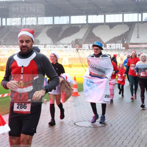 07.12.2025 - St. Pauli X-Mass-Run No. 15 Luisa Fischer http://msf.ph/oto/9376426 07.12.2025 11:08:27 Ziel 286, 1129, 269, 112, 772, 77, 100, 271, 273, 286, 293, 315, 332, 377, 389, 396, 397, 623, 629, 635, 653, 758, 772, 774, 1078, 1107, 1123, 1129, 1170, 1226, 1230, 1235, 1249, 1342, 1355, 1378, 1381, 1382, 1383, 1439, 1441, 1460, 1509, 1520, 1525, 1559, 1560, 1596, 1706, 1809, 1810, 1812, 1824, 1866, 1910, 2693, 4798, 4815 meine-sportfotos.de