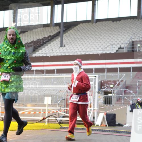 07.12.2025 - St. Pauli X-Mass-Run No. 15 Patografie http://msf.ph/oto/9376430 07.12.2025 10:05:42 Ziel 2, 3, 54, 123, 363, 385, 512, 945, 1215, 1222, 1789, 1791, 3231, 3877, 4194, 4195, 4552, 4555, 4559, 4560 meine-sportfotos.de