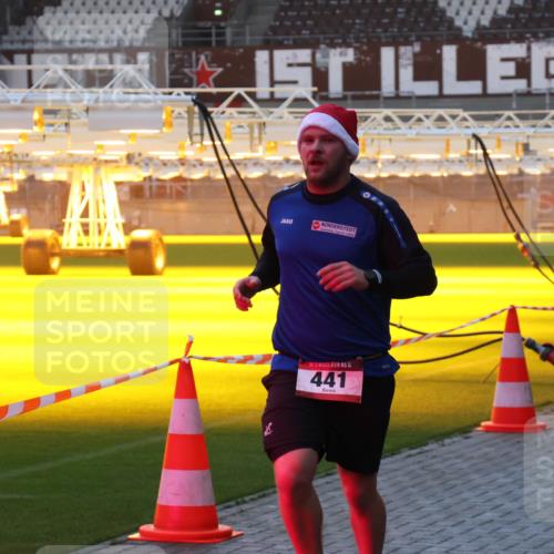 07.12.2025 - St. Pauli X-Mass-Run No. 15 Luisa Fischer http://msf.ph/oto/9376449 07.12.2025 09:58:18 Ziel 15, 441, 441, 632, 1292, 1293, 1377, 1395, 2678, 2984, 3405, 4030 meine-sportfotos.de
