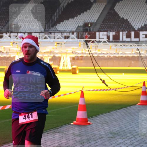 07.12.2025 - St. Pauli X-Mass-Run No. 15 Luisa Fischer http://msf.ph/oto/9376460 07.12.2025 09:58:19 Ziel 441, 441, 632, 1292, 1293, 1377, 1395, 2678, 2984, 3405, 4030 meine-sportfotos.de