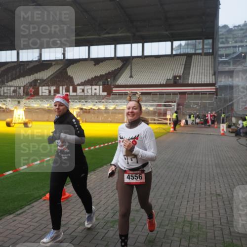 07.12.2025 - St. Pauli X-Mass-Run No. 15 Fabian Wolf http://msf.ph/oto/9376478 07.12.2025 10:05:28 Ziel 114, 543, 668, 950, 1121, 1316, 1374, 1481, 1661, 1761, 3186, 3386, 4036, 4556, 4558 meine-sportfotos.de