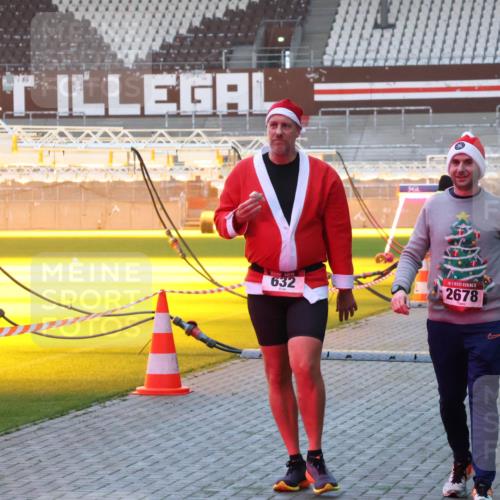 07.12.2025 - St. Pauli X-Mass-Run No. 15 Luisa Fischer http://msf.ph/oto/9376481 07.12.2025 09:58:28 Ziel 632, 2678, 441, 1633, 1774, 2984, 3405, 3515, 4030 meine-sportfotos.de