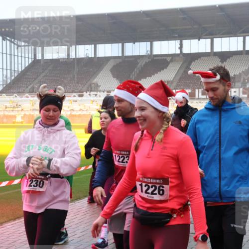 07.12.2025 - St. Pauli X-Mass-Run No. 15 Luisa Fischer http://msf.ph/oto/9376482 07.12.2025 11:08:39 Ziel 5, 1223, 6, 1230, 15, 1226, 1355, 100, 152, 155, 166, 271, 273, 286, 293, 396, 446, 629, 635, 653, 758, 772, 774, 784, 1078, 1107, 1123, 1129, 1170, 1184, 1226, 1230, 1249, 1342, 1355, 1378, 1381, 1382, 1383, 1424, 1439, 1441, 1460, 1491, 1520, 1525, 1559, 1560, 1596, 1625, 1706, 1809, 1810, 1812, 2259, 2893, 4584, 4798, 4815, 4819, 4830 meine-sportfotos.de