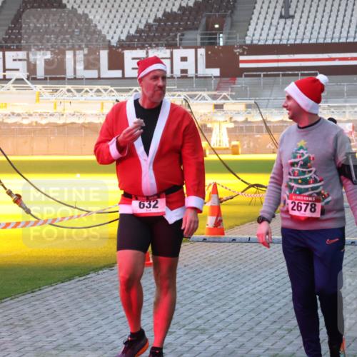 07.12.2025 - St. Pauli X-Mass-Run No. 15 Luisa Fischer http://msf.ph/oto/9376496 07.12.2025 09:58:29 Ziel 632, 2678, 441, 1633, 1774, 2205, 2984, 3405, 3515, 4030 meine-sportfotos.de