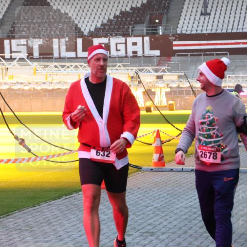 07.12.2025 - St. Pauli X-Mass-Run No. 15 Luisa Fischer http://msf.ph/oto/9376498 07.12.2025 09:58:30 Ziel 632, 2678, 238, 261, 441, 1633, 1774, 2205, 2984, 3405, 3515, 4030 meine-sportfotos.de