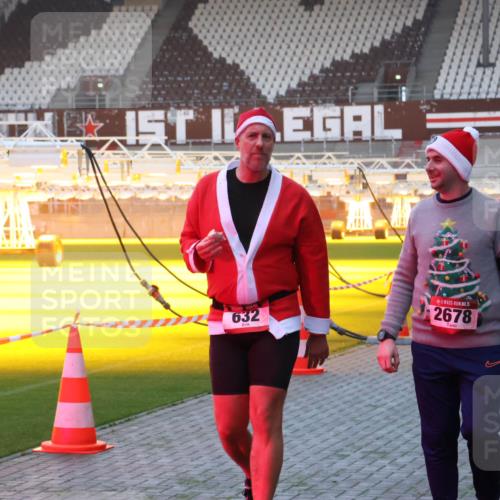 07.12.2025 - St. Pauli X-Mass-Run No. 15 Luisa Fischer http://msf.ph/oto/9376504 07.12.2025 09:58:30 Ziel 632, 15, 2678, 238, 261, 441, 1633, 1774, 2205, 2984, 3405, 3515, 4030 meine-sportfotos.de