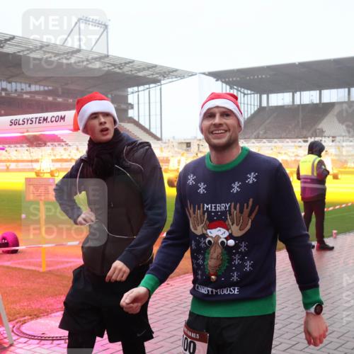 07.12.2025 - St. Pauli X-Mass-Run No. 15 Luisa Fischer http://msf.ph/oto/9376505 07.12.2025 11:08:43 Ziel 15, 00, 100, 152, 155, 166, 286, 293, 396, 446, 629, 635, 653, 758, 772, 774, 784, 1078, 1107, 1123, 1129, 1170, 1184, 1226, 1230, 1249, 1342, 1355, 1378, 1381, 1382, 1383, 1424, 1460, 1491, 1520, 1525, 1559, 1560, 1596, 1625, 1706, 1809, 1810, 2259, 2893, 4584, 4798, 4815, 4819, 4830 meine-sportfotos.de