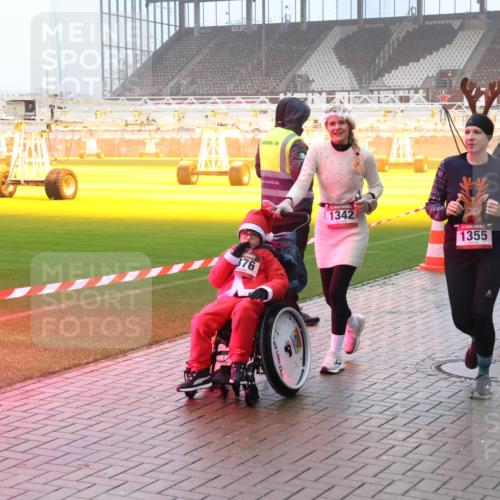 07.12.2025 - St. Pauli X-Mass-Run No. 15 Luisa Fischer http://msf.ph/oto/9376508 07.12.2025 11:08:46 Ziel 376, 1342, 1355, 596, 100, 152, 155, 166, 286, 293, 396, 446, 629, 635, 653, 758, 772, 774, 784, 1078, 1107, 1123, 1129, 1170, 1184, 1226, 1230, 1249, 1342, 1355, 1381, 1424, 1460, 1491, 1520, 1525, 1559, 1560, 1596, 1625, 1706, 1809, 1810, 2259, 2893, 4584, 4798, 4815, 4819, 4830 meine-sportfotos.de