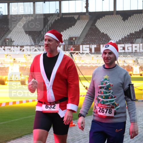 07.12.2025 - St. Pauli X-Mass-Run No. 15 Luisa Fischer http://msf.ph/oto/9376519 07.12.2025 09:58:33 Ziel 632, 15, 2678, 238, 261, 441, 1173, 1633, 1774, 2205, 2984, 3405, 3515, 4030, 4206 meine-sportfotos.de