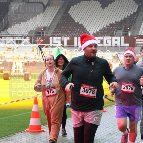 07.12.2025 - St. Pauli X-Mass-Run No. 15 Luisa Fischer http://msf.ph/oto/9376520 07.12.2025 10:23:29 Ziel 715, 3078, 3079, 794, 1996, 2123, 2304, 2508, 2511, 2638, 3052, 3078, 3079, 3780, 4005, 4141, 4287, 4407, 4411, 4419, 4458, 4509, 4539 meine-sportfotos.de