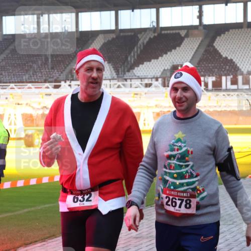 07.12.2025 - St. Pauli X-Mass-Run No. 15 Luisa Fischer http://msf.ph/oto/9376524 07.12.2025 09:58:34 Ziel 632, 15, 2678, 238, 261, 441, 1173, 1633, 1774, 2205, 2984, 3405, 3515, 4030, 4031, 4206 meine-sportfotos.de