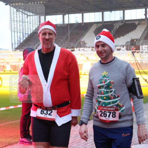 07.12.2025 - St. Pauli X-Mass-Run No. 15 Luisa Fischer http://msf.ph/oto/9376529 07.12.2025 09:58:34 Ziel 632, 15, 2678, 238, 261, 441, 1173, 1633, 1774, 2205, 2984, 3405, 3515, 4030, 4031, 4206 meine-sportfotos.de
