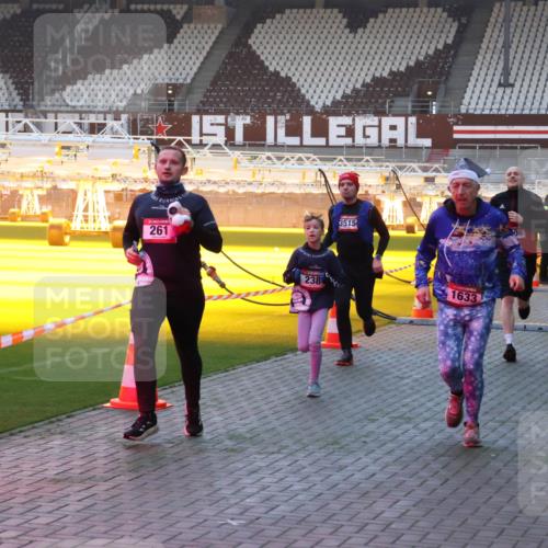 07.12.2025 - St. Pauli X-Mass-Run No. 15 Luisa Fischer http://msf.ph/oto/9376534 07.12.2025 09:58:38 Ziel 261, 238, 3515, 1633, 06, 2205, 238, 261, 441, 483, 1173, 1633, 1774, 2205, 2984, 3405, 3515, 4030, 4031, 4206 meine-sportfotos.de