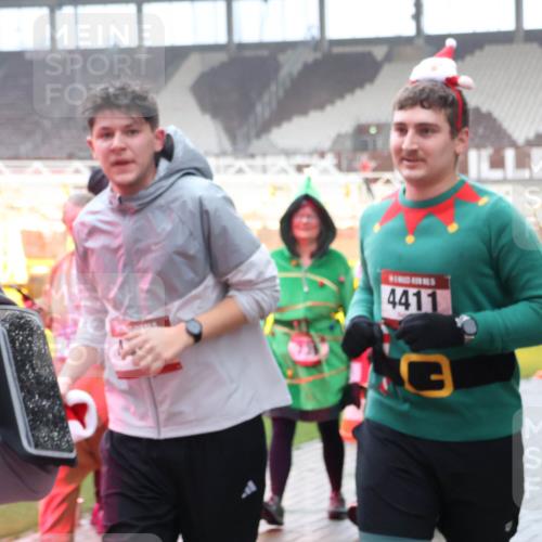 07.12.2025 - St. Pauli X-Mass-Run No. 15 Luisa Fischer http://msf.ph/oto/9376538 07.12.2025 10:23:32 Ziel 4411, 794, 1996, 2123, 2304, 2508, 2511, 2638, 3052, 3078, 3079, 3780, 4005, 4141, 4287, 4407, 4411, 4419, 4458, 4509, 4539 meine-sportfotos.de