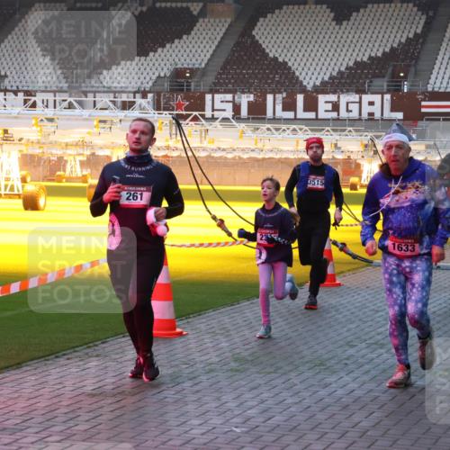 07.12.2025 - St. Pauli X-Mass-Run No. 15 Luisa Fischer http://msf.ph/oto/9376539 07.12.2025 09:58:39 Ziel 261, 23, 3515, 1633, 4206, 2205, 238, 261, 441, 483, 1173, 1603, 1633, 1774, 2205, 3405, 3515, 4030, 4031, 4206 meine-sportfotos.de