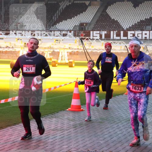 07.12.2025 - St. Pauli X-Mass-Run No. 15 Luisa Fischer http://msf.ph/oto/9376547 07.12.2025 09:58:39 Ziel 261, 238, 3515, 1633, 4206, 220, 238, 261, 441, 483, 1173, 1603, 1633, 1774, 2205, 3405, 3515, 4030, 4031, 4206 meine-sportfotos.de