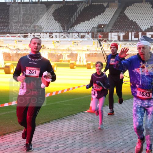 07.12.2025 - St. Pauli X-Mass-Run No. 15 Luisa Fischer http://msf.ph/oto/9376549 07.12.2025 09:58:40 Ziel 5, 261, 238, 351, 1633, 4206, 238, 261, 441, 483, 1173, 1603, 1633, 1774, 2205, 3405, 3515, 4030, 4031, 4206 meine-sportfotos.de