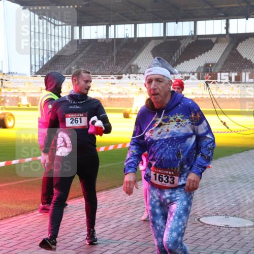 07.12.2025 - St. Pauli X-Mass-Run No. 15 Luisa Fischer http://msf.ph/oto/9376557 07.12.2025 09:58:41 Ziel 1, 15, 261, 15, 1633, 420, 238, 261, 441, 483, 1173, 1603, 1633, 1774, 2205, 3405, 3515, 4031, 4206 meine-sportfotos.de