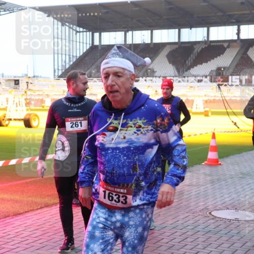 07.12.2025 - St. Pauli X-Mass-Run No. 15 Luisa Fischer http://msf.ph/oto/9376560 07.12.2025 09:58:41 Ziel 261, 15, 1633, 15, 4206, 238, 261, 441, 483, 1173, 1603, 1633, 1774, 2205, 3405, 3515, 4031, 4206 meine-sportfotos.de