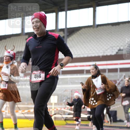 07.12.2025 - St. Pauli X-Mass-Run No. 15 Patografie http://msf.ph/oto/9376562 07.12.2025 10:05:58 Ziel 148, 180, 424, 468, 676, 805, 834, 1788, 2756, 2757, 2894, 2968, 3093, 3172, 3196, 3812, 3814, 3857, 3859, 3877, 4194, 4235, 4236, 4237, 4246, 4251 meine-sportfotos.de
