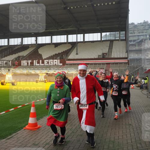 07.12.2025 - St. Pauli X-Mass-Run No. 15 Fabian Wolf http://msf.ph/oto/9376583 07.12.2025 10:05:41 Ziel 2, 3, 54, 123, 363, 385, 512, 945, 1215, 1222, 1789, 3231, 4195, 4552, 4555, 4559, 4560 meine-sportfotos.de