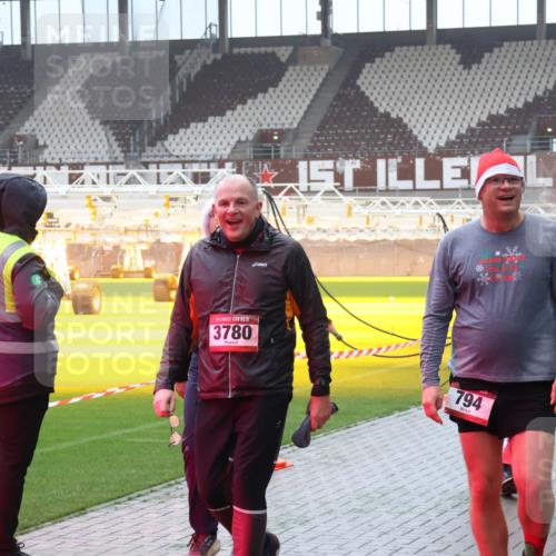 07.12.2025 - St. Pauli X-Mass-Run No. 15 Luisa Fischer http://msf.ph/oto/9376588 07.12.2025 10:23:40 Ziel 15, 3780, 794, 2, 2508, 638, 794, 1996, 2123, 2304, 2508, 2511, 2638, 3052, 3078, 3079, 3780, 4005, 4141, 4145, 4287, 4407, 4411, 4458, 4549 meine-sportfotos.de
