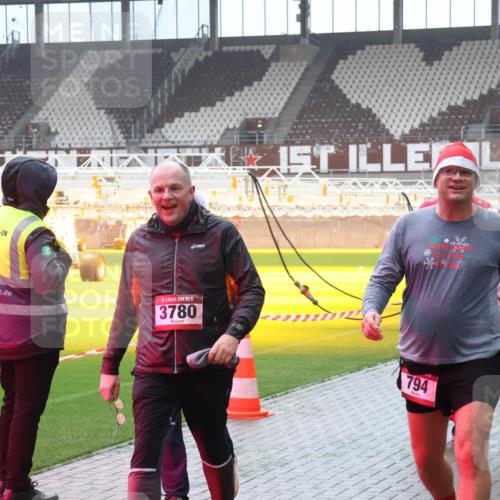 07.12.2025 - St. Pauli X-Mass-Run No. 15 Luisa Fischer http://msf.ph/oto/9376589 07.12.2025 10:23:41 Ziel 1, 3780, 794, 2508, 638, 794, 1996, 2123, 2304, 2508, 2511, 2638, 3052, 3078, 3079, 3644, 3649, 3780, 4005, 4141, 4145, 4287, 4407, 4411, 4458, 4549 meine-sportfotos.de