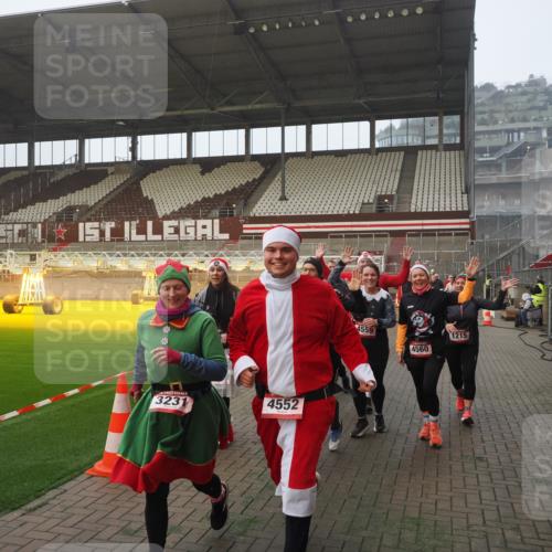 07.12.2025 - St. Pauli X-Mass-Run No. 15 Fabian Wolf http://msf.ph/oto/9376592 07.12.2025 10:05:41 Ziel 2, 3, 54, 123, 363, 385, 512, 945, 1215, 1222, 1789, 3231, 4195, 4552, 4555, 4559, 4560 meine-sportfotos.de