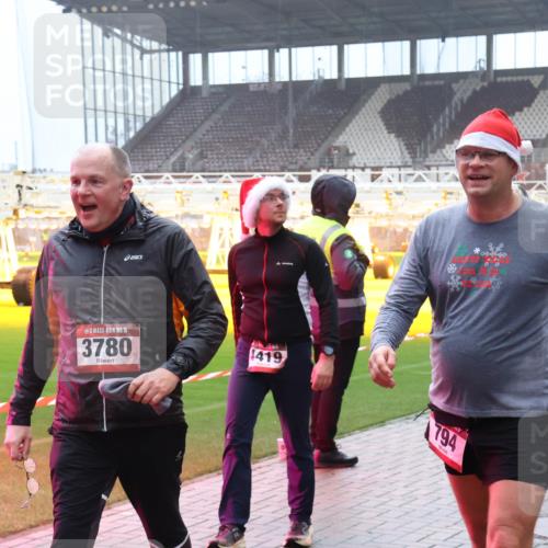 07.12.2025 - St. Pauli X-Mass-Run No. 15 Luisa Fischer http://msf.ph/oto/9376605 07.12.2025 10:23:43 Ziel 15, 3780, 419, 794, 3052, 638, 1996, 2123, 2304, 2508, 2511, 2638, 3052, 3078, 3079, 3539, 3644, 3649, 3780, 3887, 3890, 4005, 4141, 4145, 4287, 4458, 4549 meine-sportfotos.de