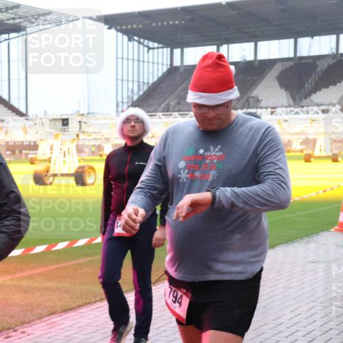 07.12.2025 - St. Pauli X-Mass-Run No. 15 Luisa Fischer http://msf.ph/oto/9376613 07.12.2025 10:23:44 Ziel 780, 794, 3052, 638, 1996, 2123, 2304, 2508, 2511, 2638, 3052, 3078, 3079, 3539, 3644, 3649, 3780, 3887, 3890, 4005, 4141, 4145, 4287, 4458, 4549 meine-sportfotos.de