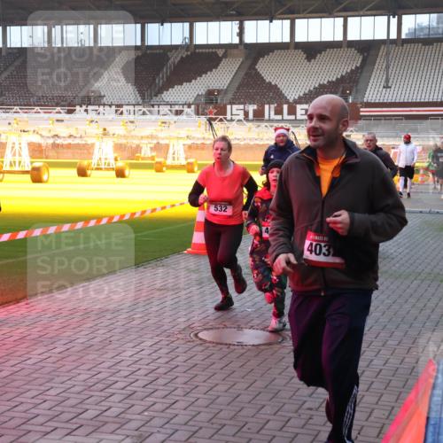 07.12.2025 - St. Pauli X-Mass-Run No. 15 Luisa Fischer http://msf.ph/oto/9376625 07.12.2025 09:58:52 Ziel 532, 403, 238, 261, 483, 532, 1003, 1115, 1173, 1528, 1542, 1603, 1633, 1774, 1782, 1785, 2205, 2392, 3308, 3405, 3515, 4031, 4206 meine-sportfotos.de