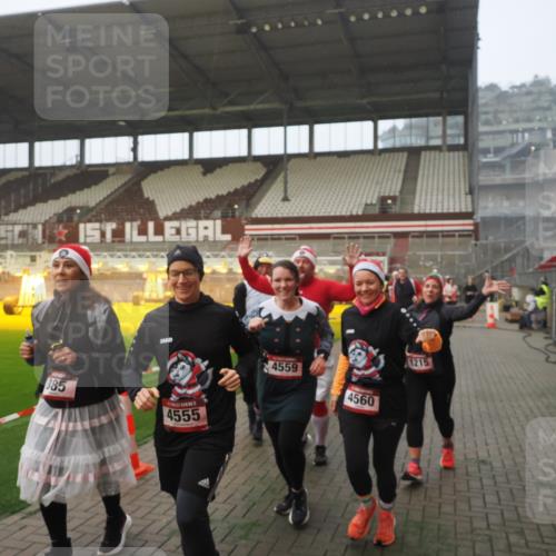 07.12.2025 - St. Pauli X-Mass-Run No. 15 Fabian Wolf http://msf.ph/oto/9376630 07.12.2025 10:05:42 Ziel 2, 3, 54, 123, 363, 385, 512, 945, 1215, 1222, 1789, 1791, 3231, 4195, 4552, 4555, 4559, 4560 meine-sportfotos.de