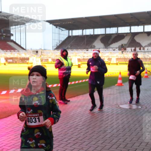 07.12.2025 - St. Pauli X-Mass-Run No. 15 Luisa Fischer http://msf.ph/oto/9376643 07.12.2025 09:58:54 Ziel 4031, 1601, 238, 261, 483, 532, 1003, 1115, 1173, 1528, 1542, 1603, 1633, 1774, 1782, 1785, 2205, 2392, 3308, 3405, 3515, 4031, 4206 meine-sportfotos.de