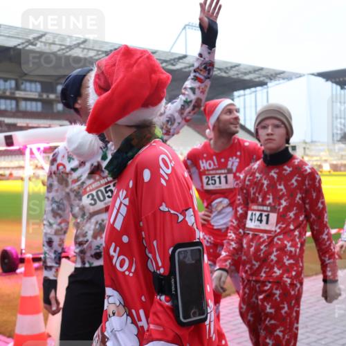 07.12.2025 - St. Pauli X-Mass-Run No. 15 Luisa Fischer http://msf.ph/oto/9376653 07.12.2025 10:23:49 Ziel 305, 2511, 4141, 40, 4005, 638, 1996, 2123, 2304, 2508, 2511, 2638, 3052, 3078, 3079, 3539, 3644, 3649, 3887, 3890, 4005, 4141, 4145, 4458, 4549 meine-sportfotos.de
