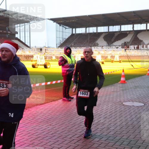 07.12.2025 - St. Pauli X-Mass-Run No. 15 Luisa Fischer http://msf.ph/oto/9376654 07.12.2025 09:58:55 Ziel 483, 1603, 24, 238, 261, 483, 532, 655, 1003, 1115, 1173, 1528, 1542, 1603, 1633, 1774, 1782, 1785, 2205, 2392, 3308, 3405, 3515, 4031, 4206 meine-sportfotos.de