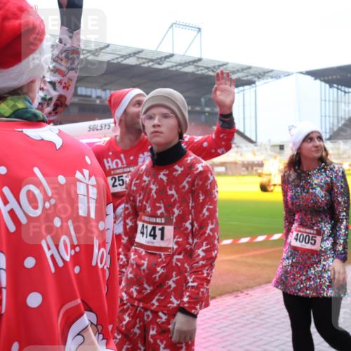 07.12.2025 - St. Pauli X-Mass-Run No. 15 Luisa Fischer http://msf.ph/oto/9376660 07.12.2025 10:23:50 Ziel 25, 4141, 4005, 638, 1996, 2123, 2304, 2508, 2511, 2638, 3052, 3078, 3079, 3539, 3644, 3649, 3887, 3890, 4005, 4141, 4145, 4458, 4549 meine-sportfotos.de