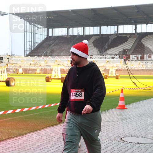 07.12.2025 - St. Pauli X-Mass-Run No. 15 Luisa Fischer http://msf.ph/oto/9376676 07.12.2025 10:23:57 Ziel 15, 4458, 3649, 3644, 638, 1104, 1996, 2123, 2304, 2508, 2511, 2603, 2634, 3052, 3078, 3079, 3539, 3644, 3649, 3887, 3890, 4005, 4043, 4139, 4141, 4144, 4145, 4377, 4378, 4458, 4549 meine-sportfotos.de