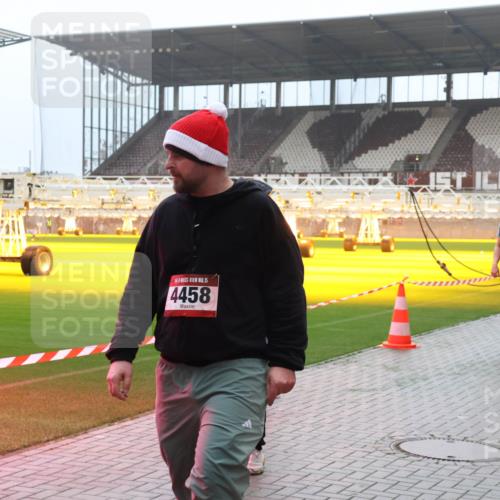 07.12.2025 - St. Pauli X-Mass-Run No. 15 Luisa Fischer http://msf.ph/oto/9376677 07.12.2025 10:23:57 Ziel 15, 4458, 3649, 3644, 638, 1104, 1996, 2123, 2304, 2508, 2511, 2603, 2634, 3052, 3078, 3079, 3539, 3644, 3649, 3887, 3890, 4005, 4043, 4139, 4141, 4144, 4145, 4377, 4378, 4458, 4549 meine-sportfotos.de