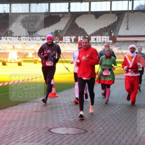 07.12.2025 - St. Pauli X-Mass-Run No. 15 Luisa Fischer http://msf.ph/oto/9376678 07.12.2025 09:59:01 Ziel 1542, 1782, 1785, 238, 261, 483, 532, 655, 1003, 1115, 1173, 1528, 1542, 1603, 1633, 1774, 1782, 1785, 2205, 2392, 3308, 3405, 3515, 4031, 4206 meine-sportfotos.de