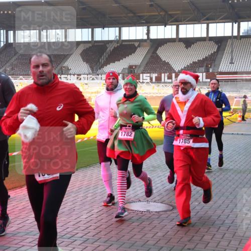 07.12.2025 - St. Pauli X-Mass-Run No. 15 Luisa Fischer http://msf.ph/oto/9376695 07.12.2025 09:59:02 Ziel 1542, 1782, 1785, 238, 261, 483, 532, 655, 1003, 1115, 1173, 1528, 1542, 1603, 1633, 1774, 1782, 1785, 2205, 2392, 3308, 3405, 3515, 4031, 4206 meine-sportfotos.de