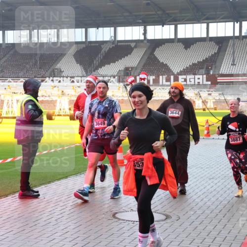 07.12.2025 - St. Pauli X-Mass-Run No. 15 Luisa Fischer http://msf.ph/oto/9376699 07.12.2025 10:24:01 Ziel 3649, 353, 3644, 3887, 4145, 4549, 638, 1104, 2508, 2511, 2603, 2634, 3052, 3078, 3079, 3539, 3644, 3649, 3887, 3890, 4005, 4043, 4139, 4141, 4144, 4145, 4377, 4378, 4458, 4549 meine-sportfotos.de
