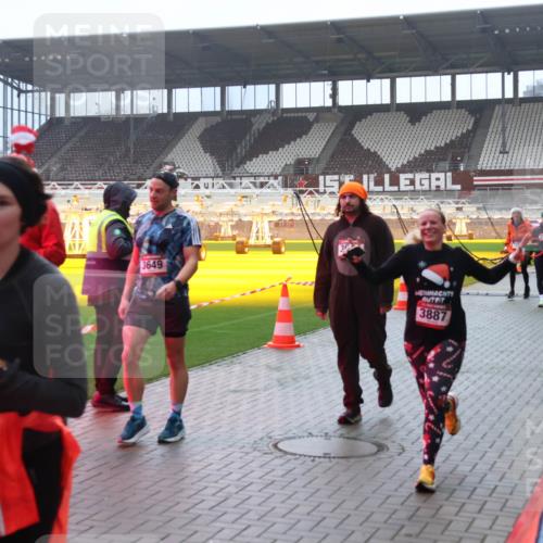 07.12.2025 - St. Pauli X-Mass-Run No. 15 Luisa Fischer http://msf.ph/oto/9376707 07.12.2025 10:24:02 Ziel 353, 3649, 3887, 638, 1104, 2508, 2511, 2603, 2634, 3052, 3078, 3079, 3539, 3644, 3649, 3887, 3890, 3968, 4005, 4043, 4139, 4141, 4144, 4145, 4377, 4378, 4458, 4549 meine-sportfotos.de