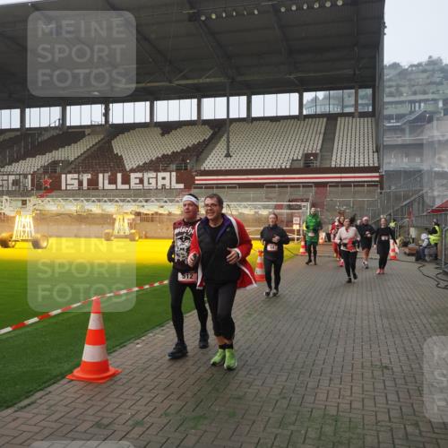 07.12.2025 - St. Pauli X-Mass-Run No. 15 Fabian Wolf http://msf.ph/oto/9376717 07.12.2025 10:05:46 Ziel 2, 3, 54, 123, 363, 385, 512, 945, 1215, 1222, 1789, 1791, 3231, 3877, 4194, 4195, 4552, 4555, 4559, 4560 meine-sportfotos.de