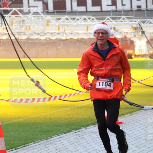 07.12.2025 - St. Pauli X-Mass-Run No. 15 Luisa Fischer http://msf.ph/oto/9376720 07.12.2025 10:24:05 Ziel 5, 1104, 638, 1104, 2508, 2511, 2603, 2634, 3052, 3078, 3079, 3539, 3644, 3649, 3887, 3890, 3968, 4005, 4043, 4139, 4141, 4144, 4145, 4203, 4377, 4378, 4458, 4549, 4765 meine-sportfotos.de